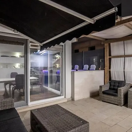 Luxury Martinis With Pool Apartman *