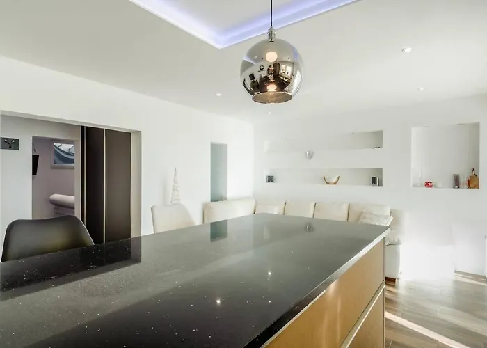 Apartman Luxury Martinis With Pool Split