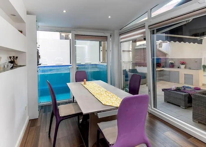 Luxury Martinis With Pool Apartman