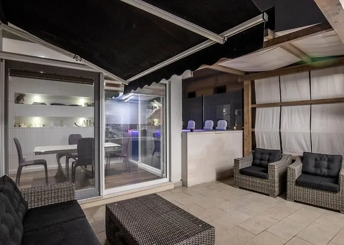 Luxury Martinis With Pool Apartman *