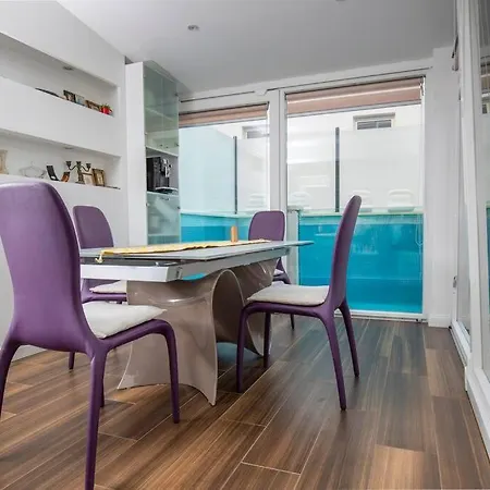 Luxury Martinis With Pool * Split