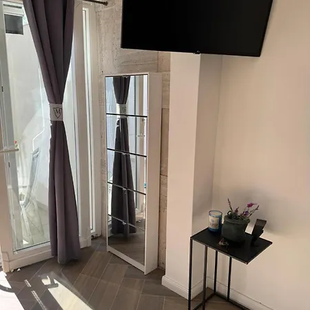 Luxury Martinis With Pool Apartment *