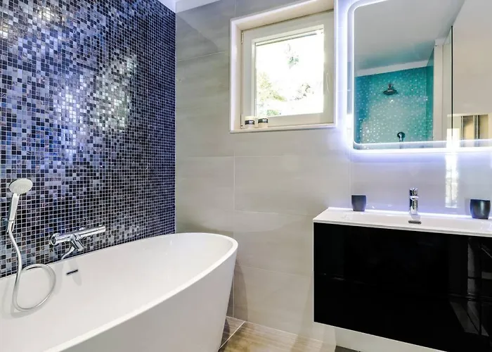 Appartement Luxury Martinis With Pool Split
