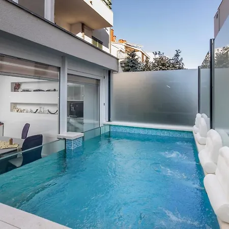 Lägenhet Luxury Martinis With Pool *