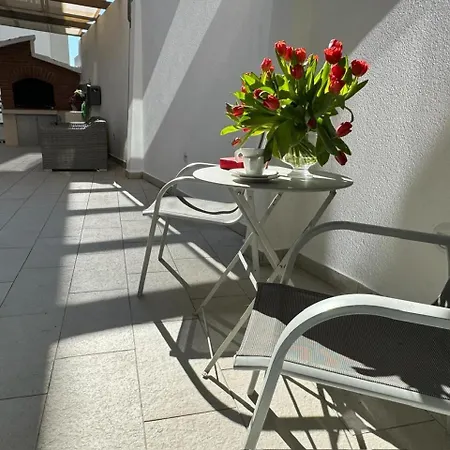 Luxury Martinis With Pool * Split